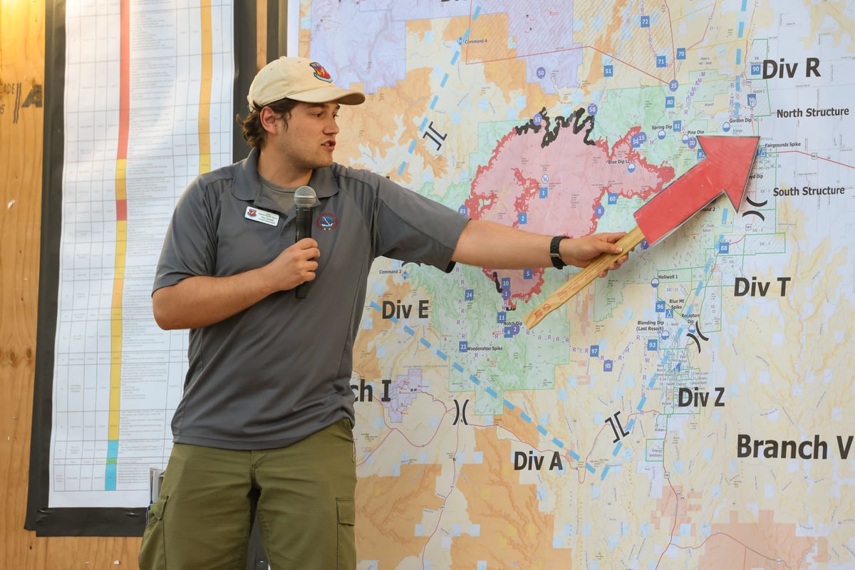 Incident Meteorologist Briefs Crews on Weather