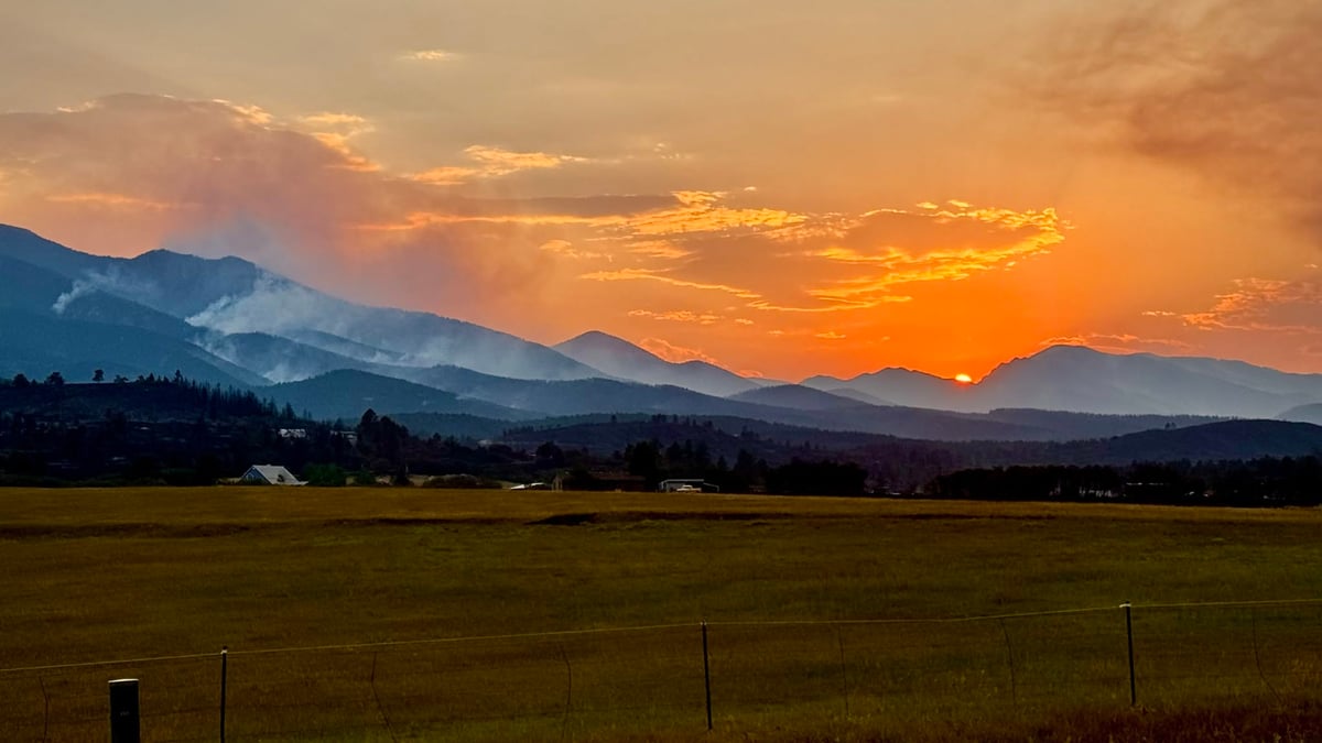 Sunset over the Aspen Acres Fire