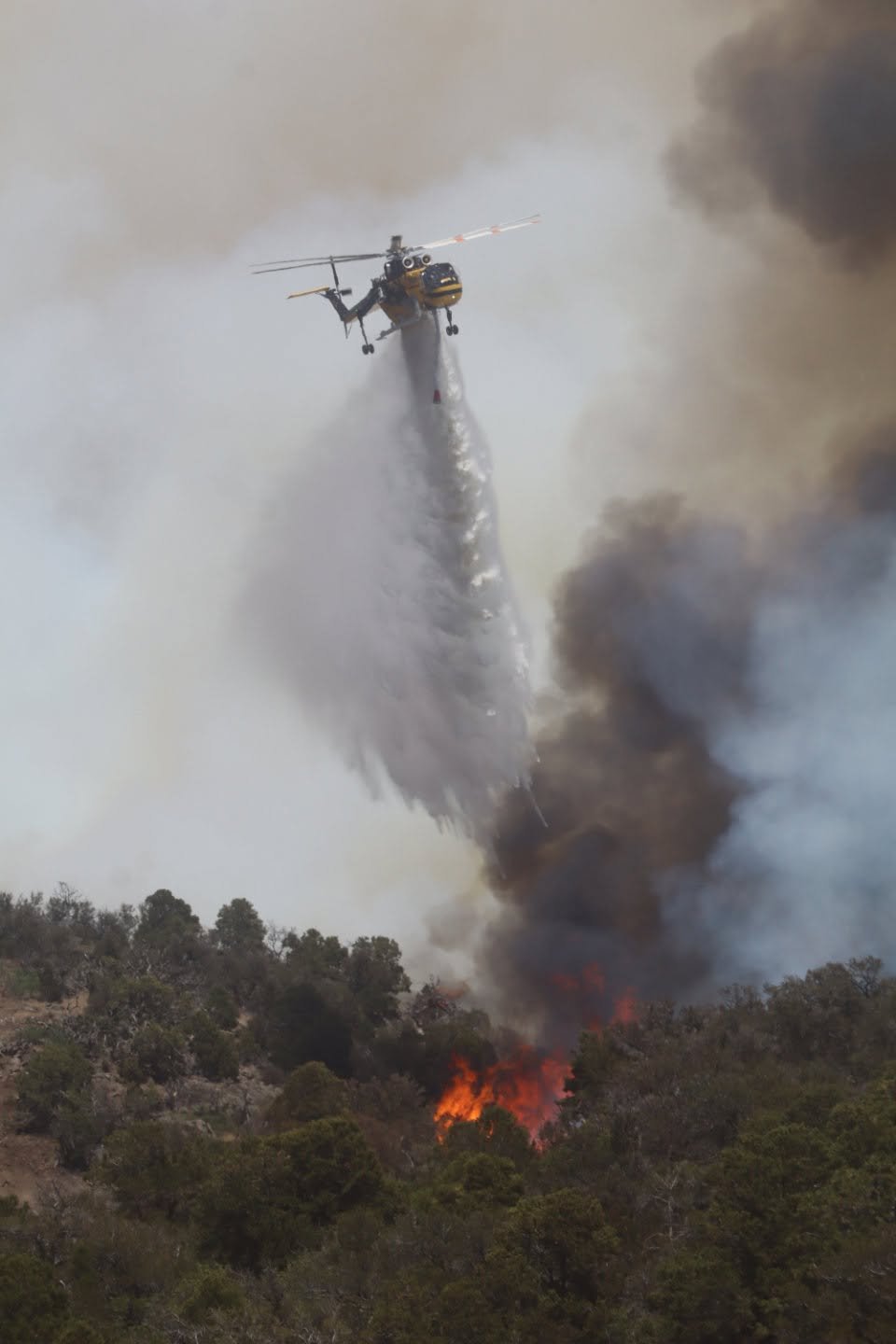 Skycrane water drop over Cottonwood fire July 2, 2026
