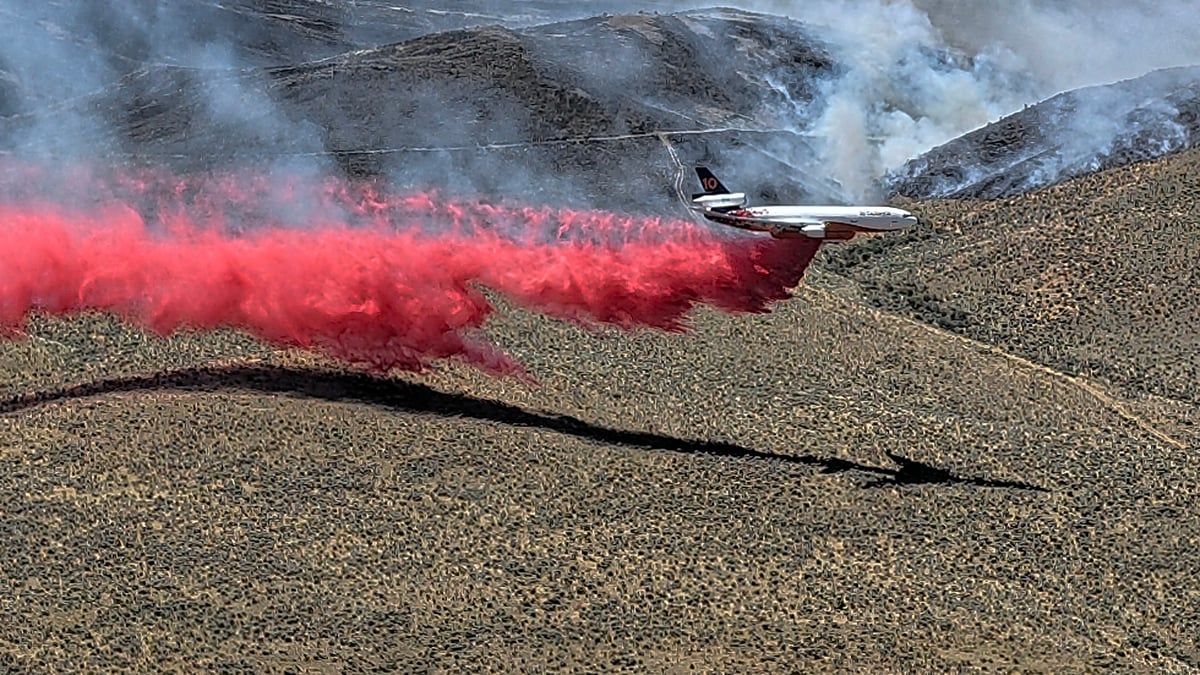 Retardant drop along the northern edge of the Roza Fire