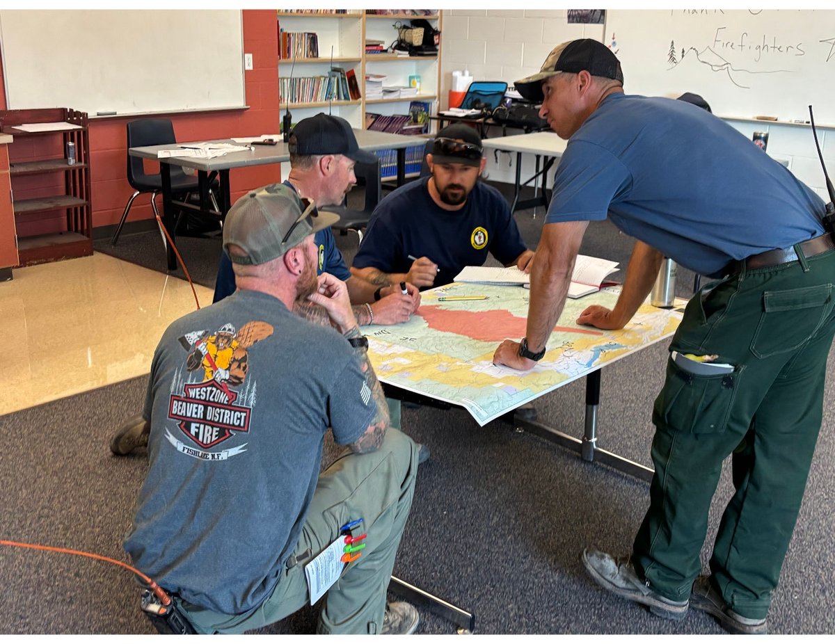 Operations Leadership Planning Next Steps on Cottonwood Fire