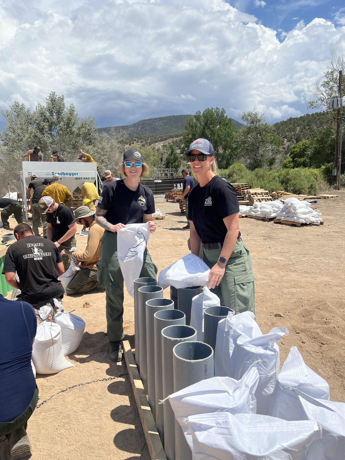 Firefighters Filling Sandbags in Beaver2_7.15.26