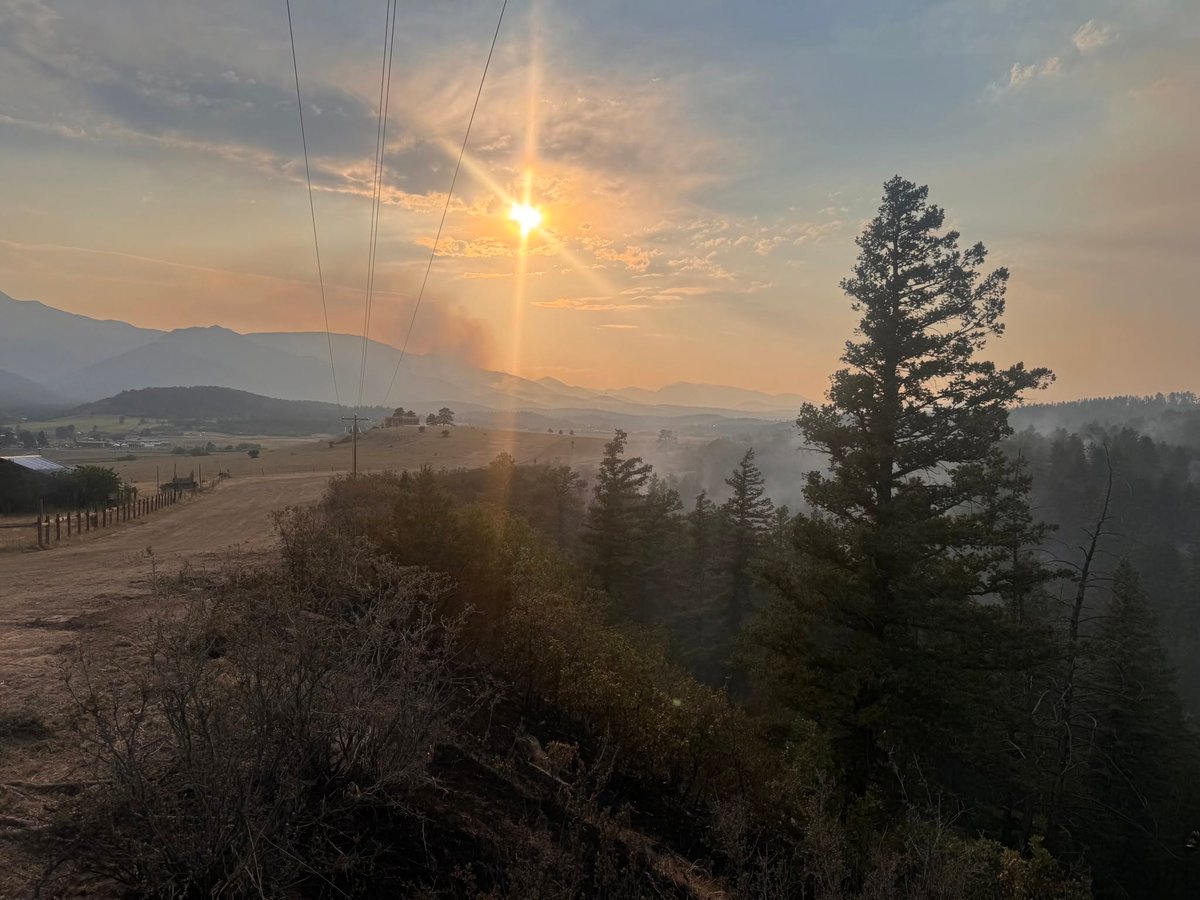 Sunrise over the Aspen Acres Fire