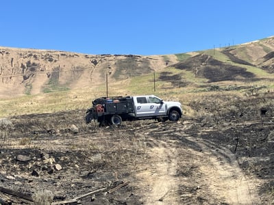 Engine working on the Roza Fire off of Highway 821