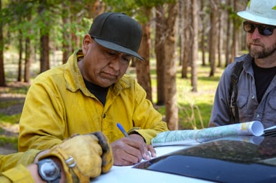 Crews discuss operations on Willow Fire